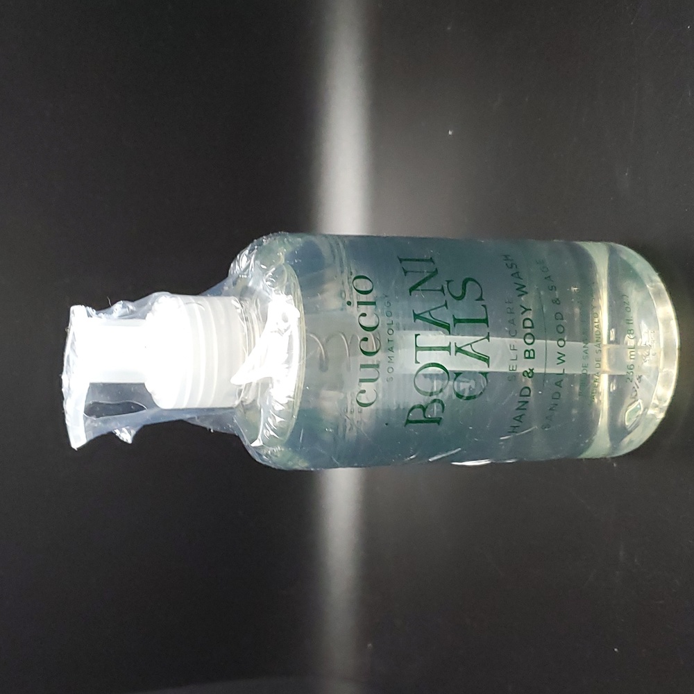 CUCCIO SOMATOLOGY BOTANICALS HYDRATING HAND & BODY WASH SANDALWOOD + SAGE 8OZ.